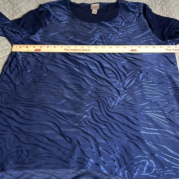 Chicos EASYWEAR Navy Textured Slinky Stretch Tunic Top Hi Low Sz 3 - Picture 7 of 9